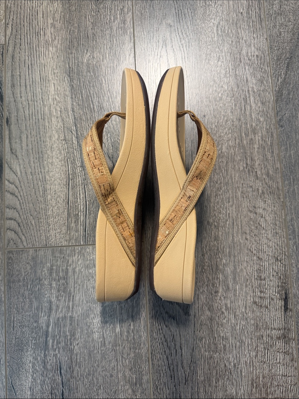 Vionic Women’s Beige/Tan Platform Flip Flop Sandals - Picture 5 of 10